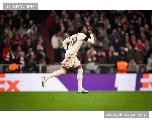 莱奥替补表现失常两度错失良机遭球迷怒斥