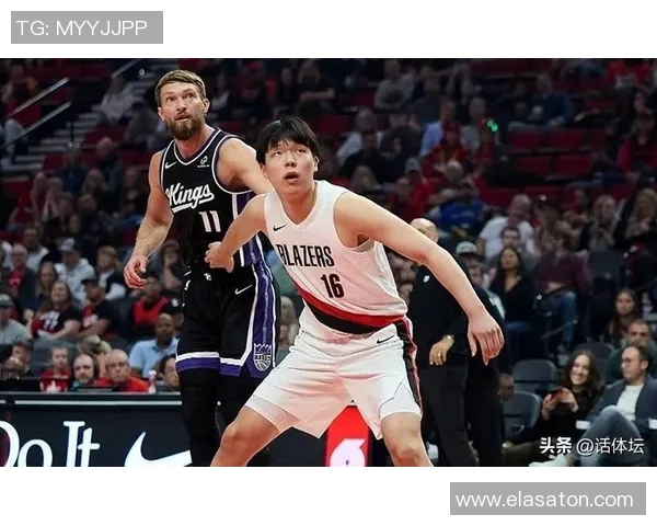 杨瀚森精彩单挑尤班克斯背运转身连招引发观众热烈反响