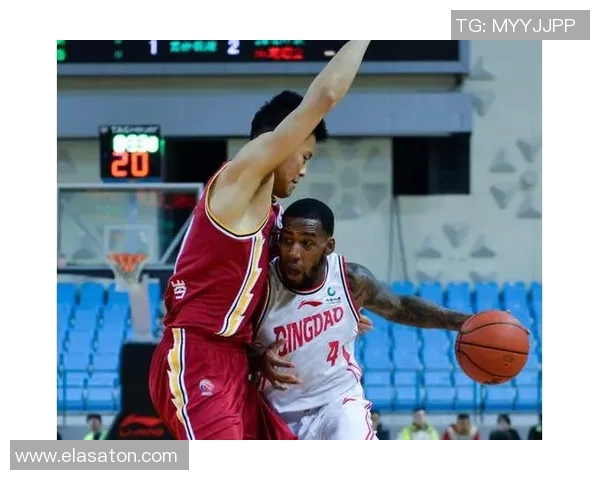 文班强调抢板重要性亚当斯成为球队关注焦点并成功抢下三前板