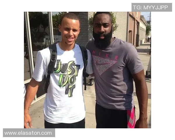 双雄对决库里穿哈登战靴哈登社交媒体转发表达支持