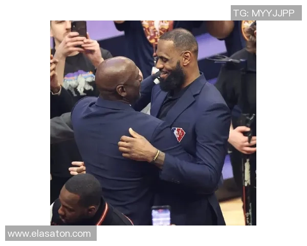 詹姆斯与乔丹双签球星卡创下历史成交新高达千万美元