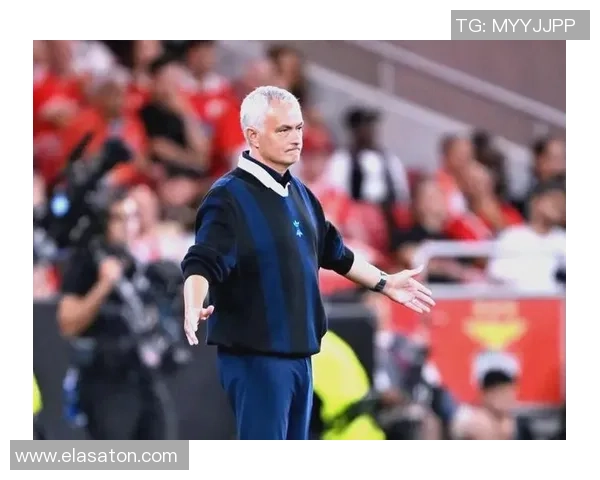 穆里尼奥执教生涯中的意外转折本菲卡前锋本欲加盟却转投费内巴切