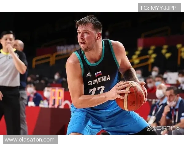 东契奇瘦身显成效半场高效得分22分展现攻防全能实力 东契奇瘦身显成效半场高效得分22分展现攻防全能实力