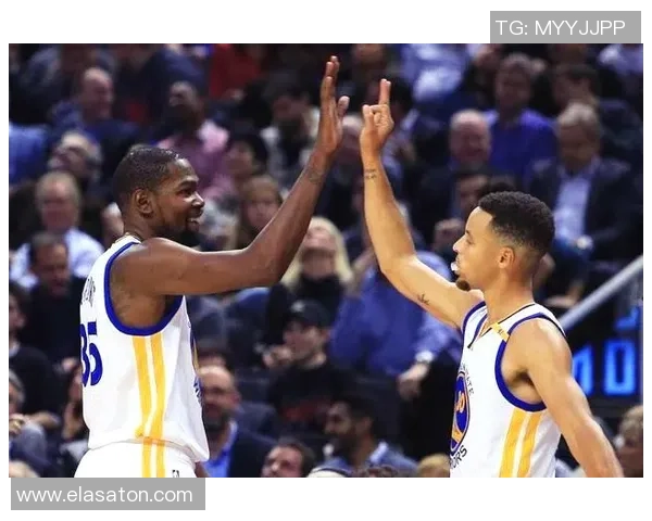 巴特勒盛赞库里:将球交给他后果然奇迹频现 巴特勒盛赞库里:将球交给他后果然奇迹频现